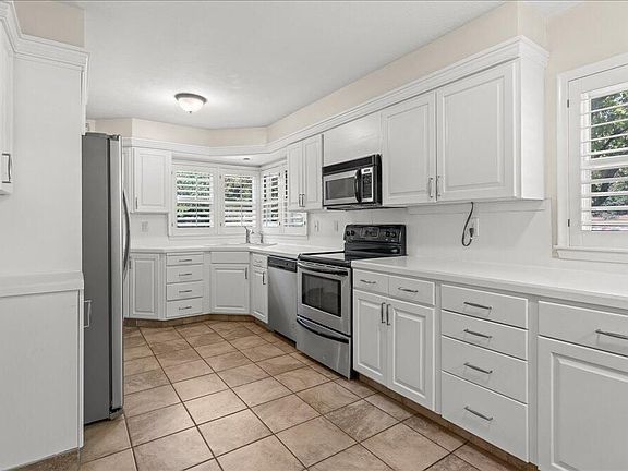 3rd image of 2079 E Michigan Ave