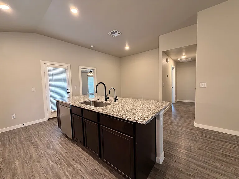 409 Chitalpa Dr — Photo 7