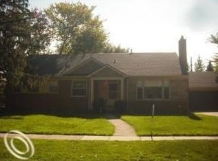 13127 Winchester Ave, Huntington Woods, MI 48070