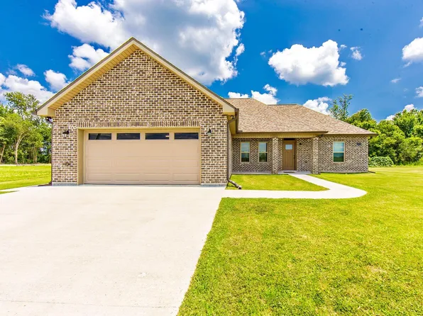 235 Le Belle Maison Dr, Raceland, LA 70394