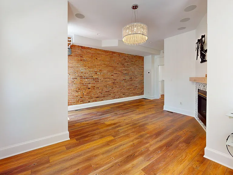 201 Morgan St NW — Photo 7