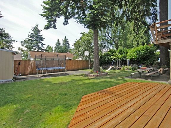 4th image of 20223 6th Ave S