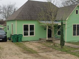 907 W 3rd St, Taylor, TX 76574