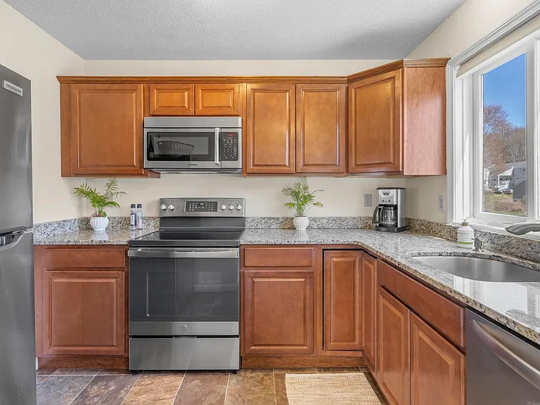 371 Old Rock Rd — Photo 4
