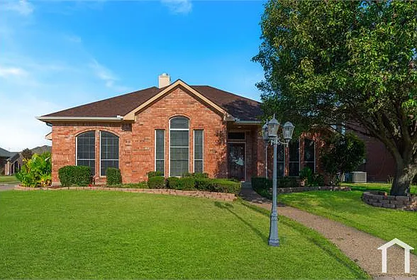 5 bed, 2022 sqft, $3,000 — Photo 2