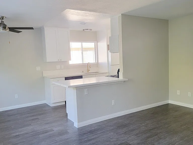 715 B St #14 — Photo 11