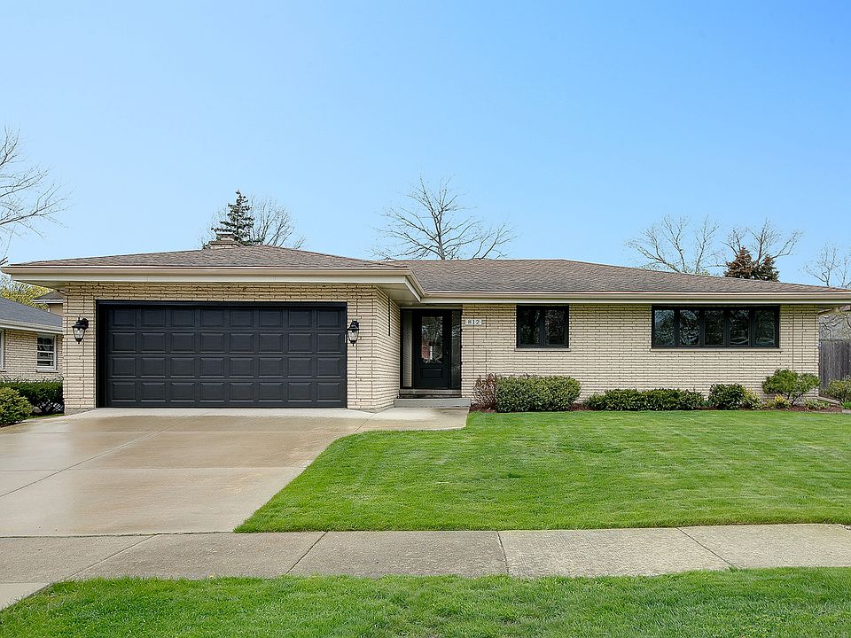 1st image of 812 Brighton Ln