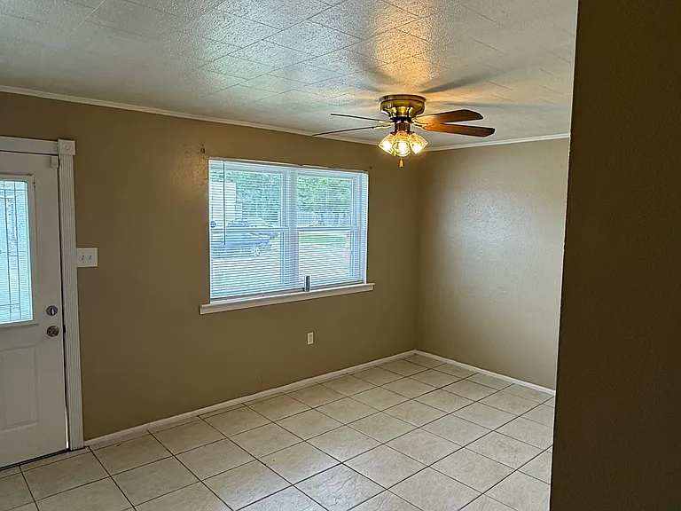 2505 Joy Ann Dr — Photo 3
