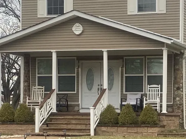 47 Woodside Ave, Levittown, PA 19057