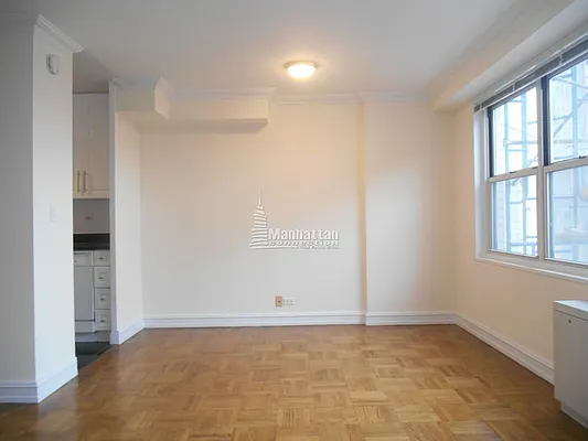 Rented by Manhattan Connection | media 18