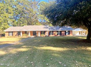 204 Azalea Dr, Forest, MS 39074