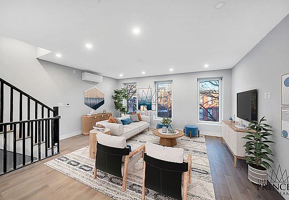 3rd image of 434 Throop Ave Floor 2