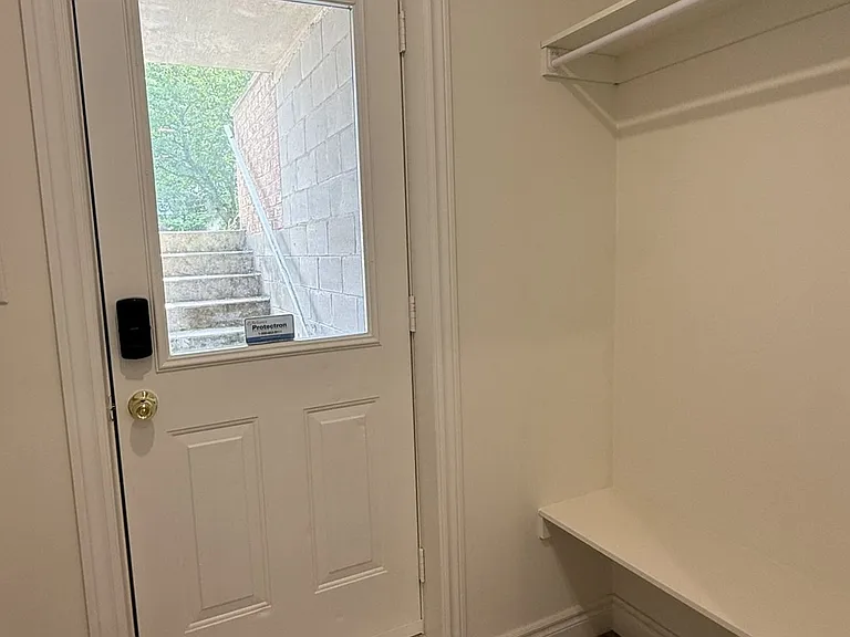 43 Oak Ave — Photo 4