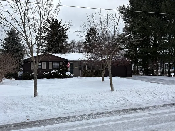 435 Orchard Ave, Grand Haven, MI 49417