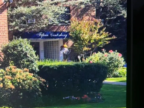 15 Canterbury #C19, Great Neck, NY 11021