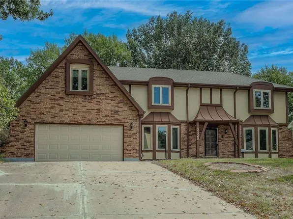 3125 Lakeview Cir, Leavenworth, KS 66048