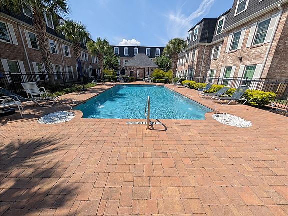 5th image of 355 N Post Oak Ln APT 638
