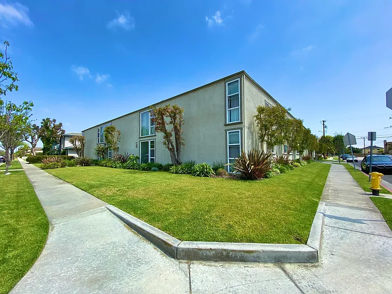4002 Howard Ave #8 — Photo 15