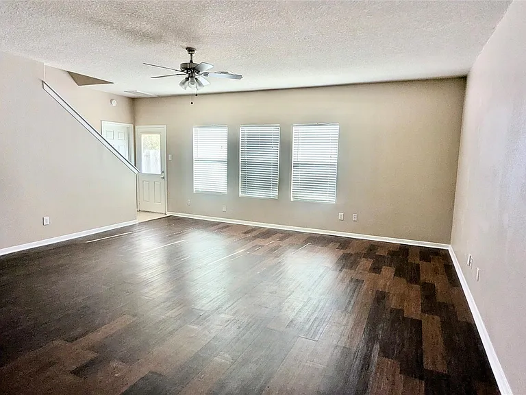 15423 Fir Woods Ln — Photo 3