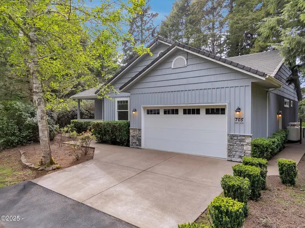 705 NW Highland Cir, Waldport, OR 97394