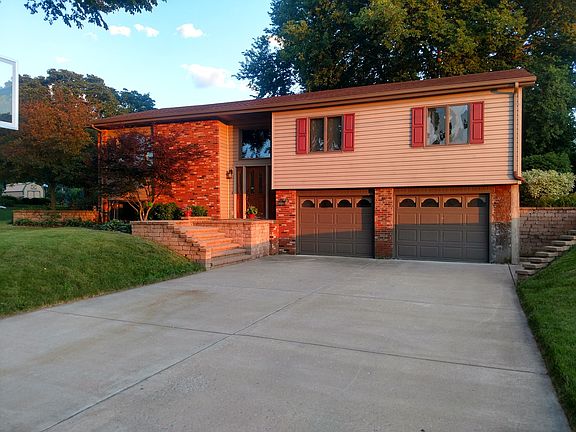 2nd image of 614 W 4th St