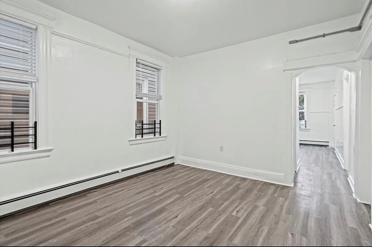 3 bed, 1000 sqft, $2,150 — Photo 3