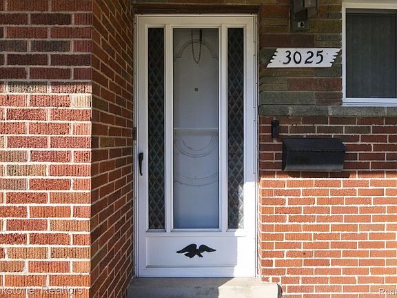 4th image of 3025 Donna Ave