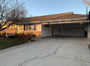 6 Matteson Dr, Villa Grove, IL 61956