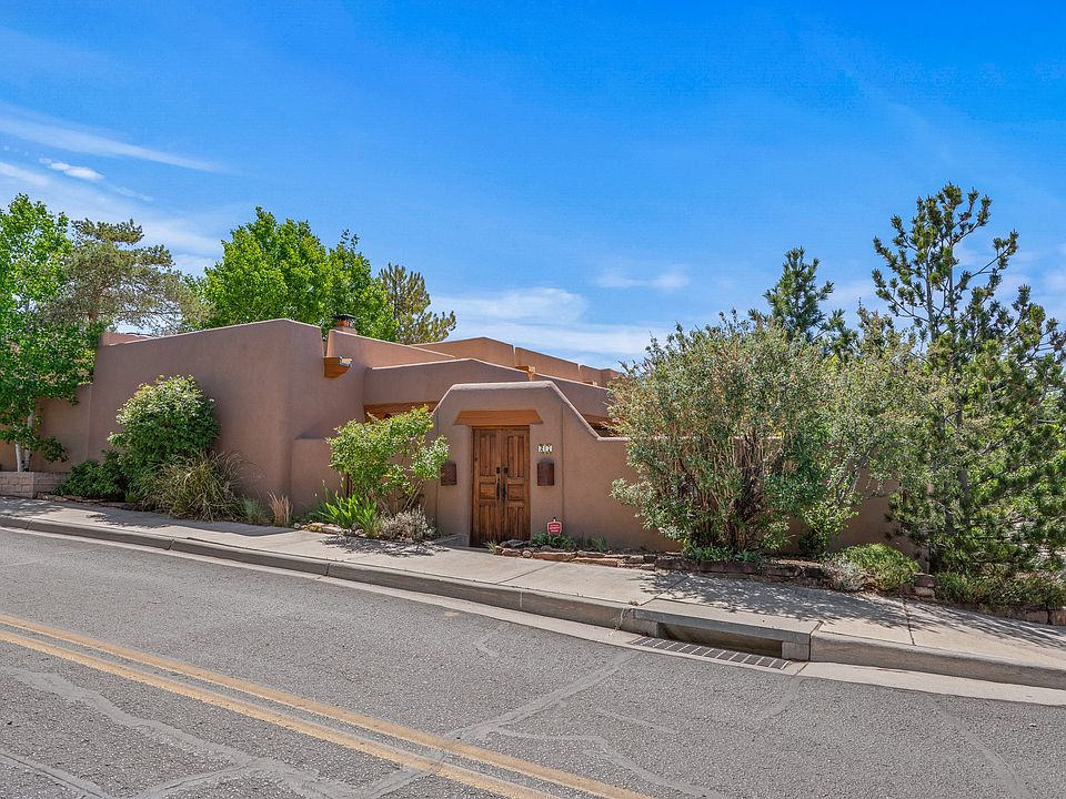 1st image of 27 Centaurus Ranch Rd