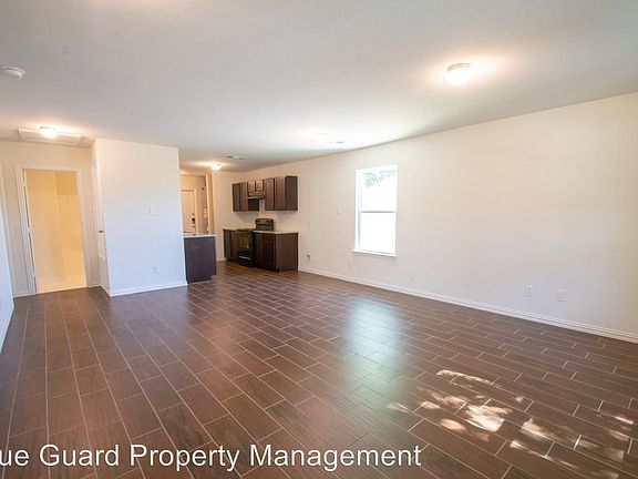 2nd image of 1255 E Davis Ave