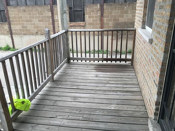 4th image of 2053 W Fullerton Ave