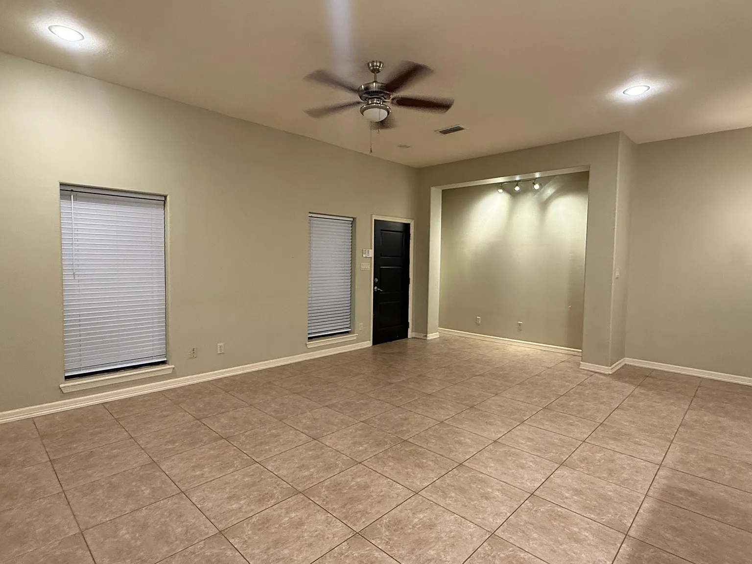 2 bed, 1200 sqft, $1,000 — Photo 3