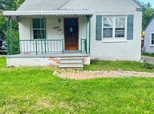 20625 Kenosha St, Harper Woods, MI 48225