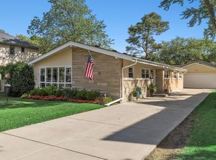 2505 Fontana Dr, Glenview, IL