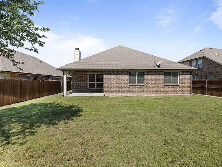 300 Kelvington Dr — Photo 29