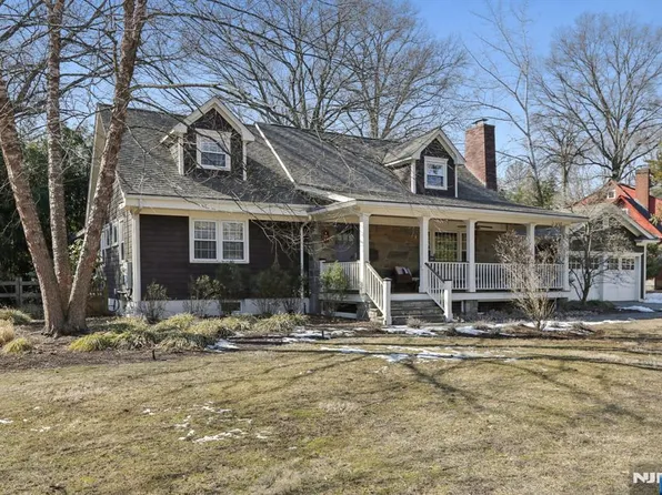 8 Elliott Rd, Harrington Park, NJ 07640