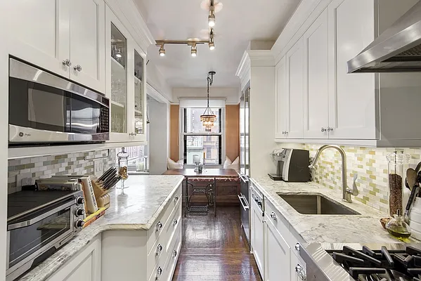 Sold by Nest Seekers International | media 16