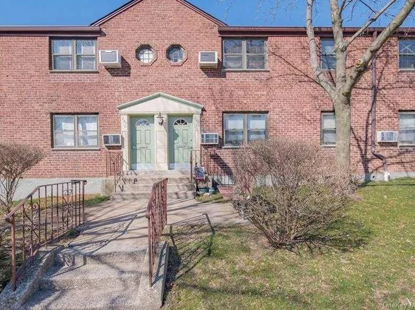 246-15 57 Dr #Upper, Douglaston, NY 11362