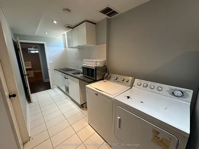 1876 Grosvenor Pl #BASEMENT — Photo 12