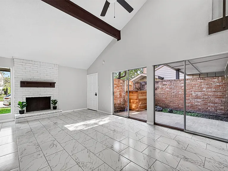 8046 Ellinger Ln — Photo 4