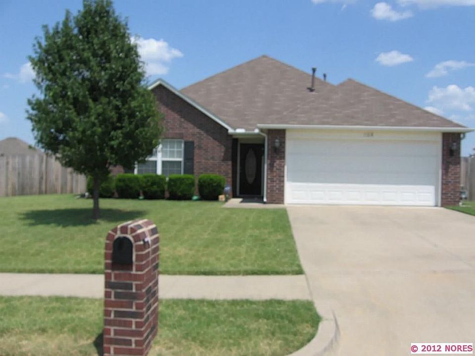 1st image of 728 N Shannon Dr