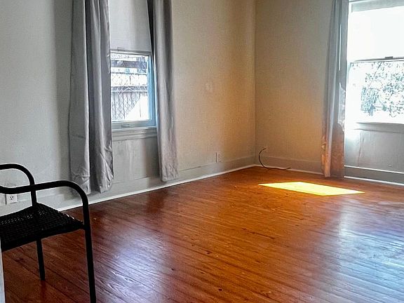 2nd image of 1410 S Presa St APT 3