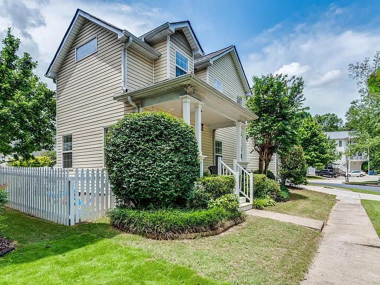 777 Gardenside Cir SE — Photo 2