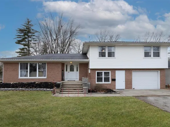 221 Quarry St, Staunton, IL 62088