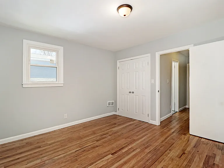 260 Shepard Ave — Photo 18