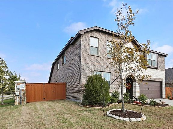 3rd image of 2101 Blakehill Dr