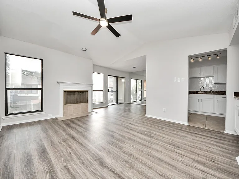 1818 Augusta Dr #14 — Photo 6