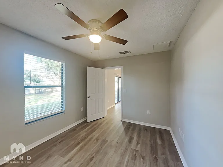 10327 Lansfield St — Photo 23