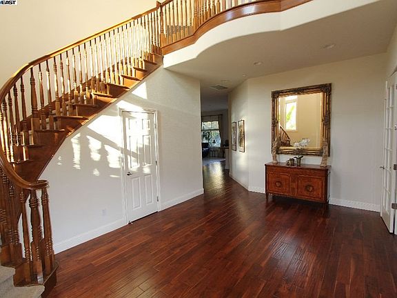 2nd image of 5877 Turnberry Dr