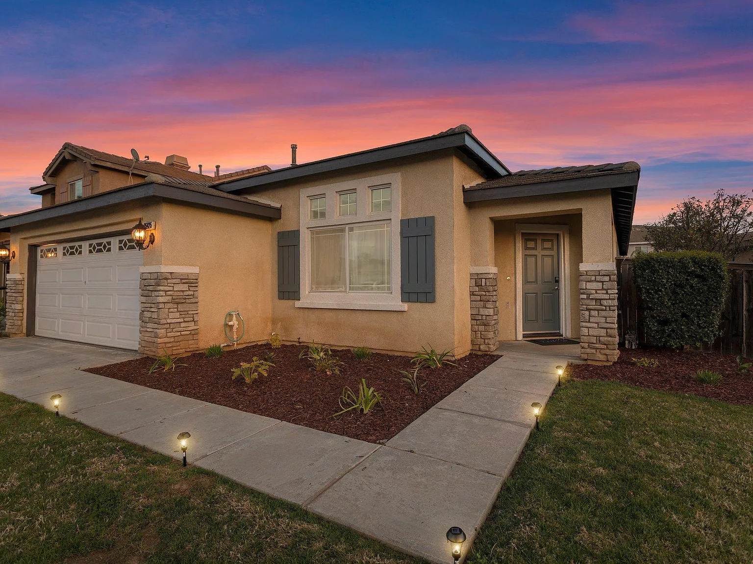4 bed, 2200 sqft, $6,450 — Photo 2